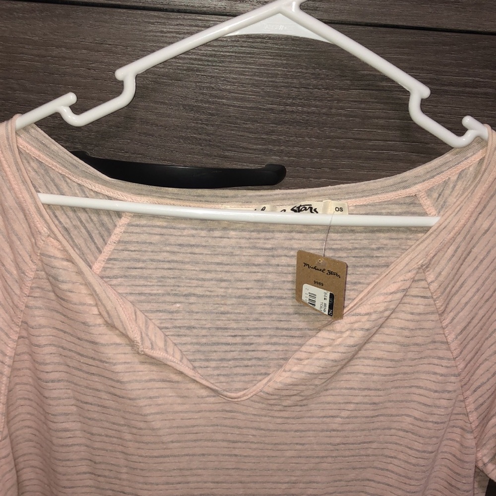 Pretty Grey and Light Pink top!🩷 - Picture 4 of 4